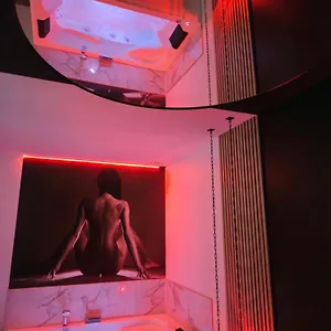 Boudoir Margot - Luxury Balneo Vichy